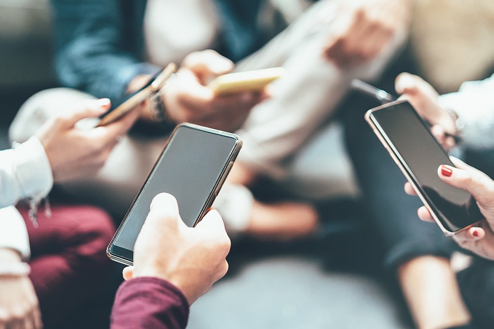 فروش شرکت موج نیکان همراه (واردات و صادرات موبایل به همراه لوازم جانبی)